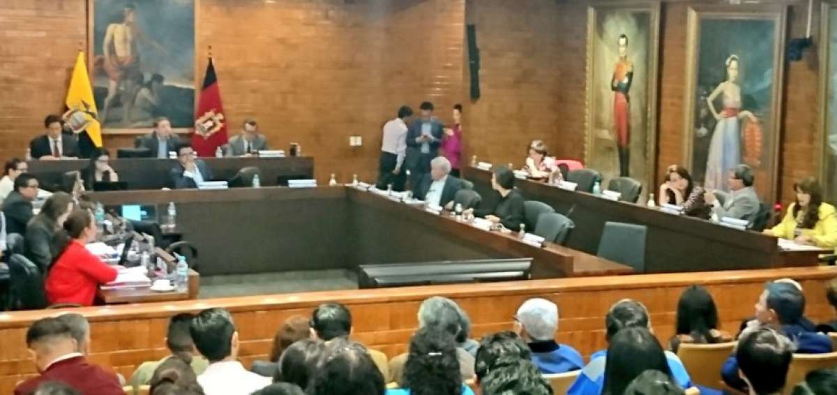 Concejo de Quito definir&aacute; la regularizaci&oacute;n de taxis el 6 de agosto
