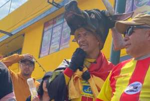 Largas filas se registran en los exteriores del estadio Gonzalo Pozo para entrar a la final