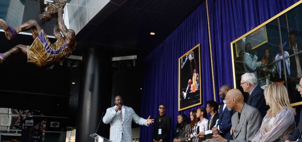 Develan estatua de Shaquille O'Neal frente al Staples Center de Los &Aacute;ngeles