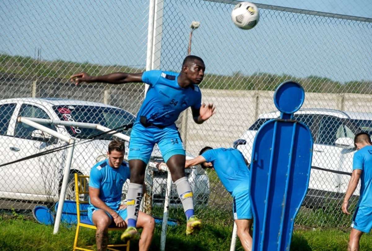 Delfín se alista para recibir a Emelec.