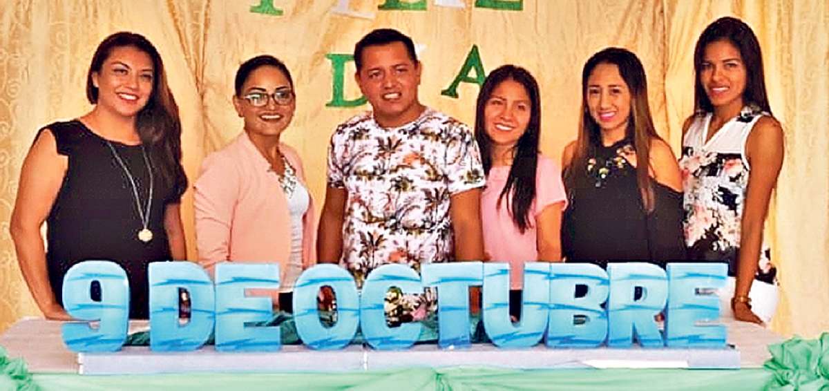 Los docentes de la unidad educativa integran la comisi&oacute;n que se encarga de preparar los actos para conmemorar las fiestas de fundaci&oacute;n. 