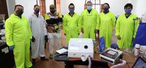 Un equipo de 14 profesionales, entre ellos tres mujeres, cre&oacute; este respirador mec&aacute;nico en Ecuador, para resolver una urgencia del pa&iacute;s en la pandemia.