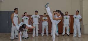 Vanessa Cruz (der.) durante una exhibici&oacute;n con sus compa&ntilde;eros, previamente al viaje a Brasil.