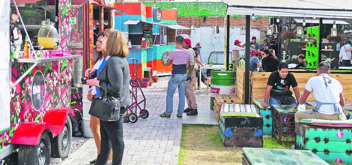 La Platea se convirti&oacute; desde hace un mes aproximadamente en la primera plaza de remolques de comida de la capital de la Rep&uacute;blica.