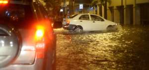 Aguacero caus&oacute; inundaciones en varias zonas de Guayaquil