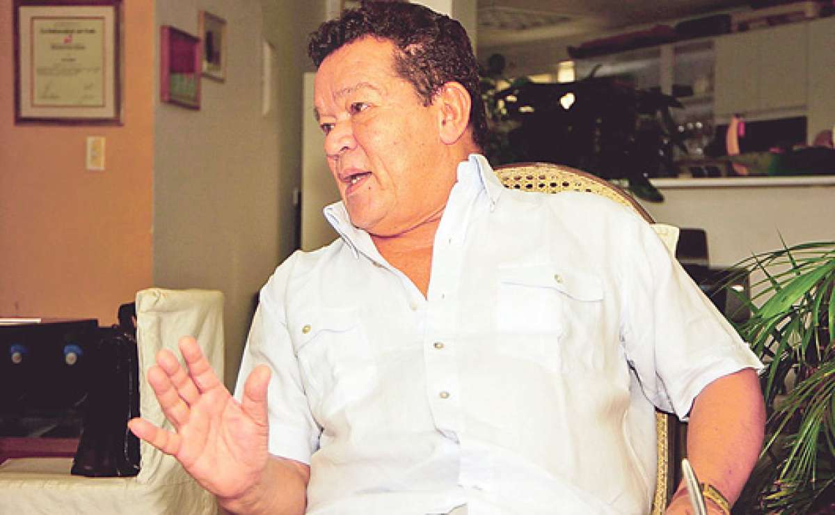 &Oacute;scar Collazos (1942-2015) era columnista de los diarios El Tiempo y El Universal, de Bogot&aacute; y Cartagena de Indias, respectivamente. Foto: ebanolatinoamerica.com