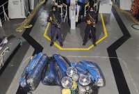 Las Fuerzas Armadas incautaron armamento y detuvieron a 50 personas en los espacios acuáticos de las islas Galápagos.