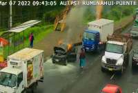 Un vehículo se incendió en la Autopista General Rumiñahui