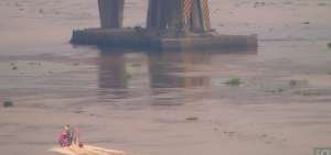 El rescate se realiz&oacute; con una lancha fluvial, que traslad&oacute; al afectado al muelle.