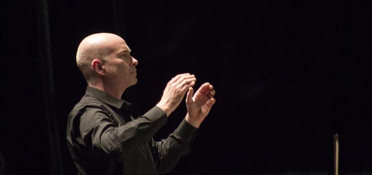 &rarr;H&auml;ndel fue durante 14 a&ntilde;os director de la Orquesta Sinf&oacute;nica Nacional de Bolivia. En su cargo se aproxim&oacute; a las comunidades locales.
