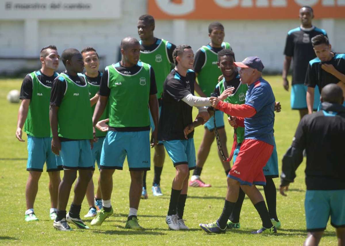 Deportivo Quito es uno de los clubes m&aacute;s afectados por la crisis econ&oacute;mica del f&uacute;tbol nacional. Su plantilla reclama actualmente el pago 3 meses de sueldos. Foto: Santiago Aguirre.