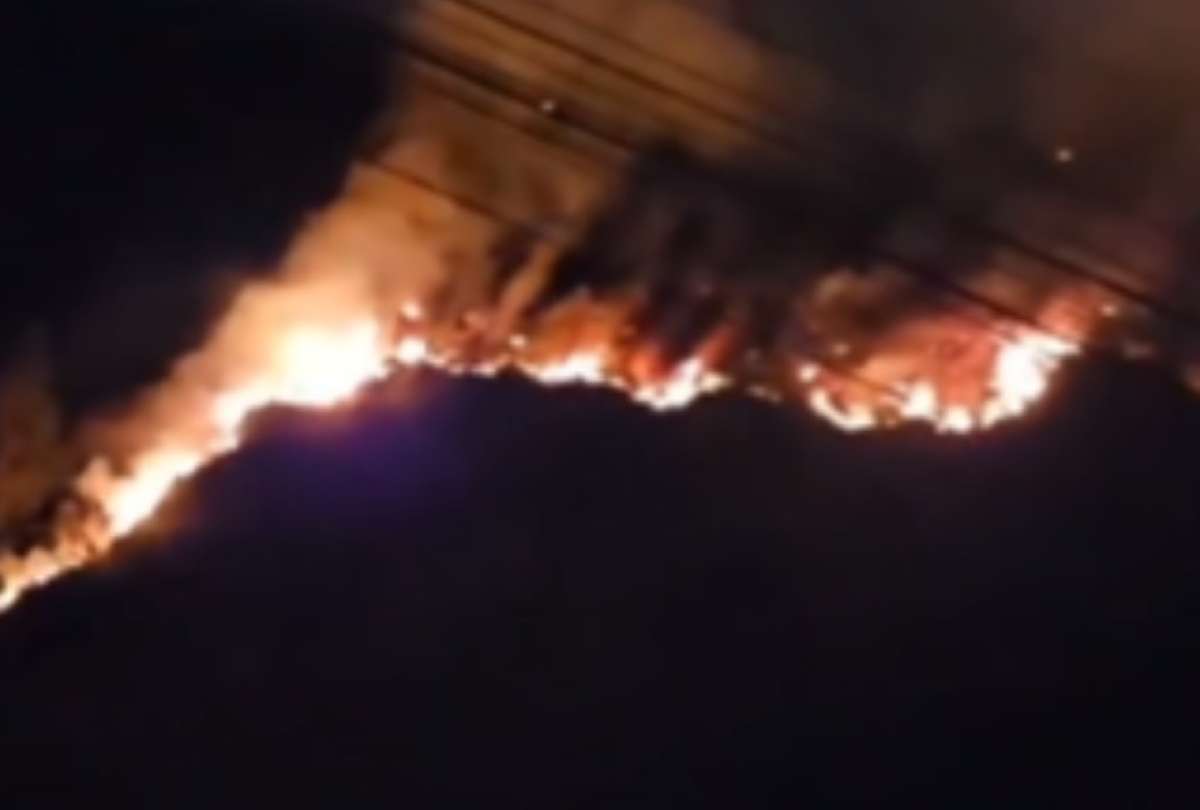 Las labores de sofocamiento de un incendio forestal en Paute concluyeron la madrugada de este martes.