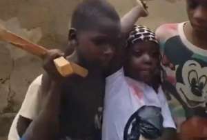 Un grupo de niños recreó el intento de asesinato del expresidente Donald Trump. El video se hizo viral.