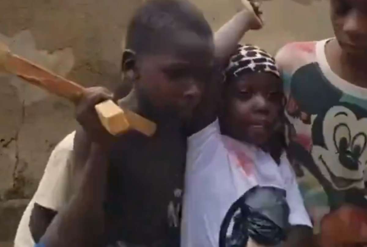 Un grupo de niños recreó el intento de asesinato del expresidente Donald Trump. El video se hizo viral.
