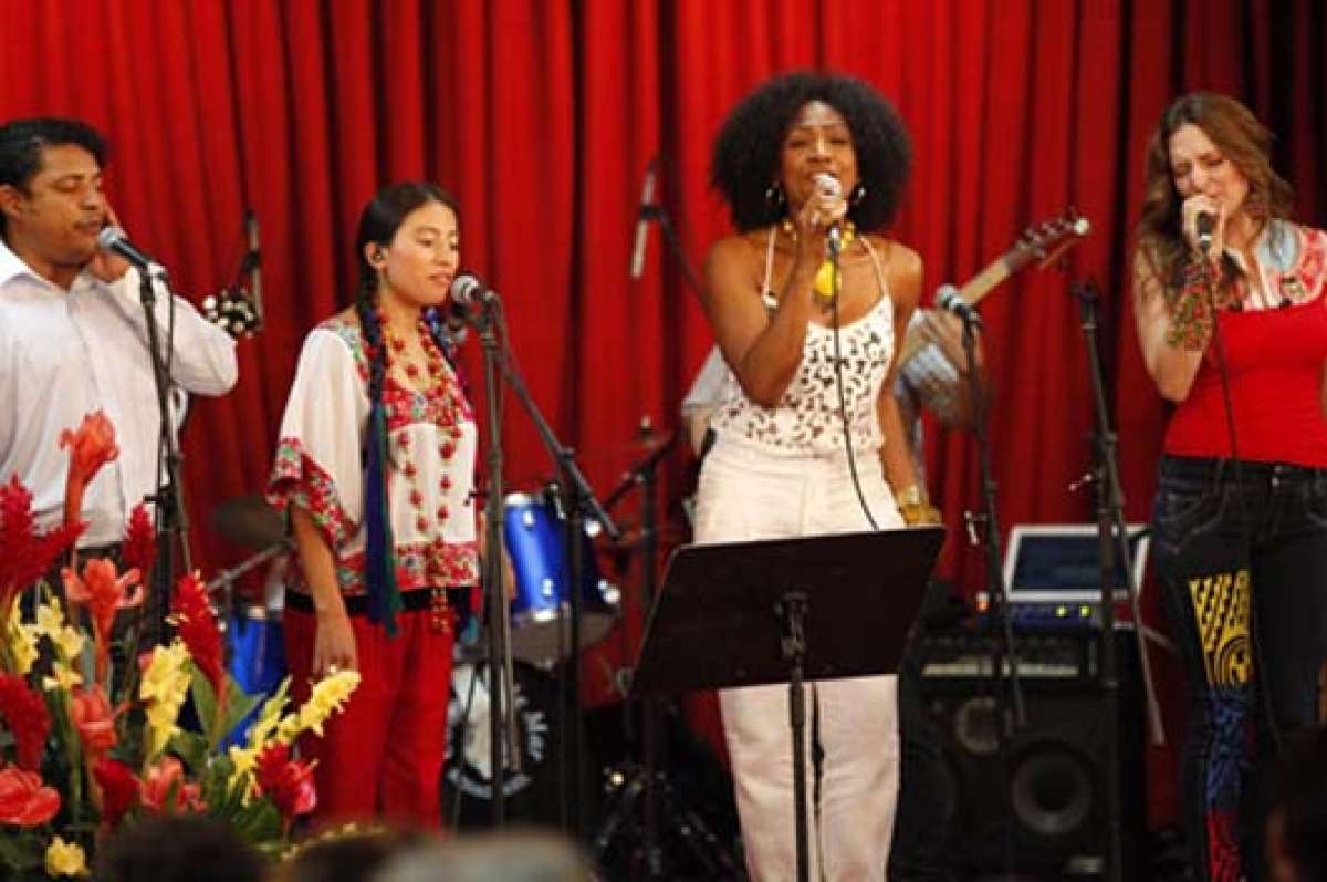 Artistas nacionales ofrecieron un espect&aacute;culo, la noche del jueves, durante la inauguraci&oacute;n del evento cultural m&aacute;s importante de Cuba. Foto: Cortes&iacute;a de la Canciller&iacute;a Ecuador