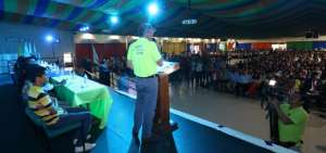 Jorge Glas comparte propuestas con j&oacute;venes estudiantes en Guayaquil