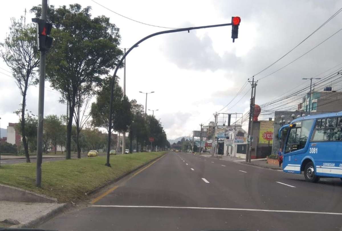 Algunos semáfotos en Quito dejarán de funcionar, informó la AMT.