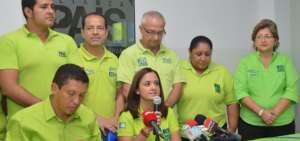 Los candidatos por Alianza PAIS Guayas durante la rueda de prensa. 
