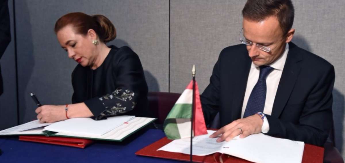 La propuesta se oficializ&oacute; mediante la firma de un convenio, entre la canciller de Ecuador, Mar&iacute;a Fernanda Espinosa, y su similar h&uacute;ngaro, P&eacute;ter Szijj&aacute;rt&oacute;, en Nueva York.