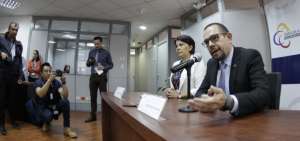 Los vocales del CJ Ang&eacute;lica Porras y Juan Pablo Alb&aacute;n, durante la rueda de prensa. 