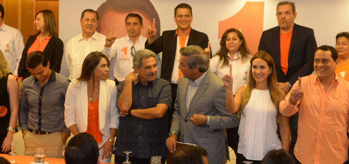Centro Democr&aacute;tico present&oacute; a 30 candidatos