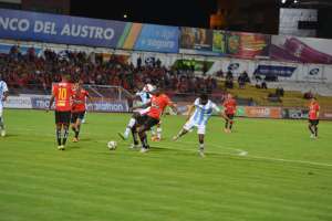 El equipo del Expreso austral se llev&oacute; los tres puntos en la fecha 14 de la segunda etapa del campeonato nacional. Foto: Fernando Machado.