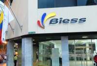 El Biess comprará bonos de maestros jubilados