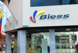 El Biess comprará bonos de maestros jubilados