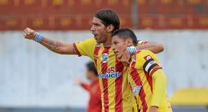 Aucas venci&oacute; ayer 2-0 a Deportivo Cuenca y logr&oacute; as&iacute; su primer triunfo de la temporada. El uruguayo Sebasti&aacute;n Abreu err&oacute; un penalti. Foto: &Aacute;lvaro P&eacute;rez / El Tel&eacute;grafo