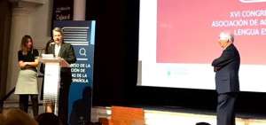 Ra&uacute;l Vallejo recibi&oacute; el Premio de novela RAE