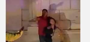 Instante en el que el agresor retuvo a la reh&eacute;n.