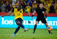 Enner Valencia ayudó a la escuela donde estudió