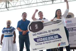 Daniel Noboa entregó los recursos para las obras