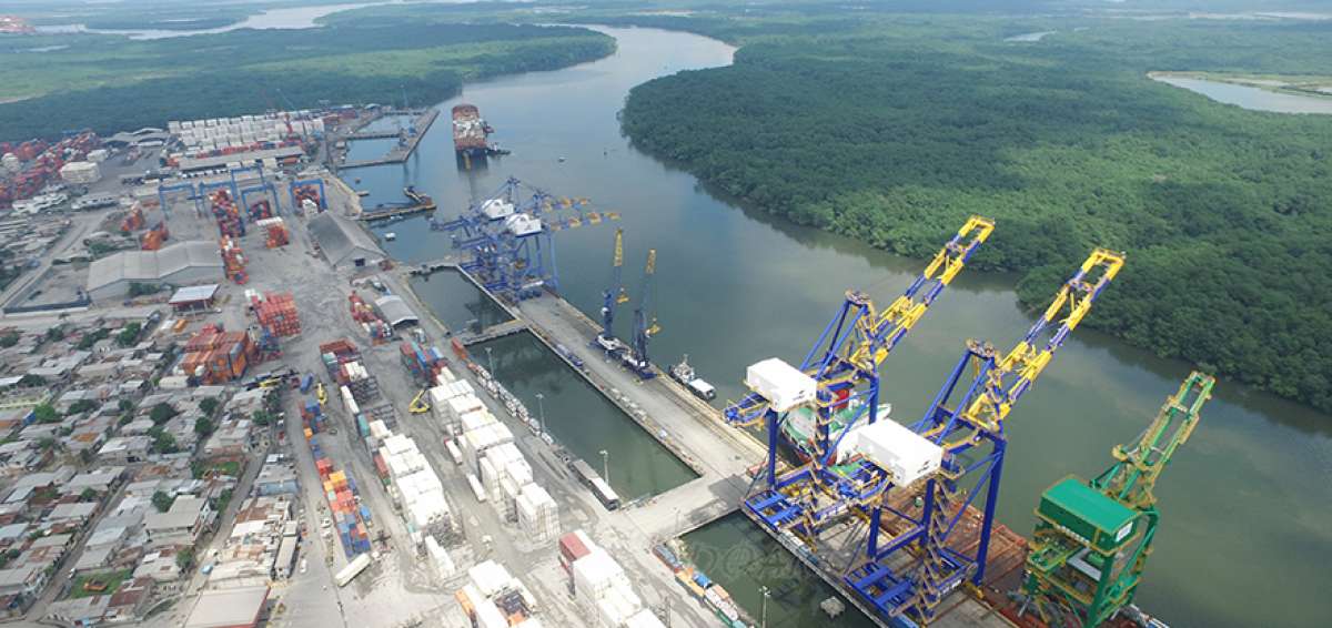 Modernas gr&uacute;as chilenas llegaron a la Terminal Portuaria de Guayaquil