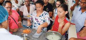 Las mujeres conocieron sobre las distintas combinaciones de recetas gracias a la ense&ntilde;anza impartida por alumnos de la Universidad Agraria del Ecuador.