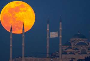 Toda esta semana se podrá observar la luna llena de nieve de febrero. 