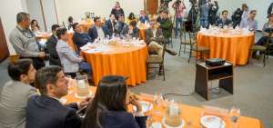 Dirigentes de Centro Democr&aacute;tico se reunieron ayer en Quito con representantes de los medios de comunicaci&oacute;n.