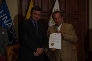 Canciller&iacute;a ecuatoriana pide a venezolanos recuperar la normalidad
