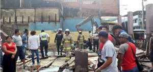 Dos personas heridas tras colapso de pared en Guayaquil