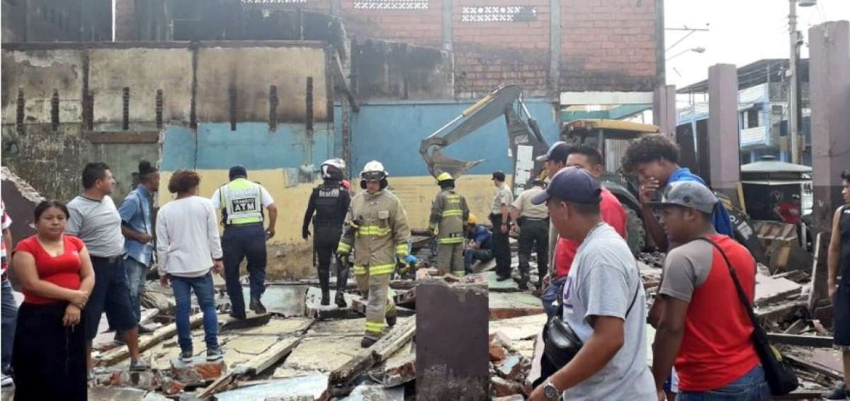 Dos personas heridas tras colapso de pared en Guayaquil