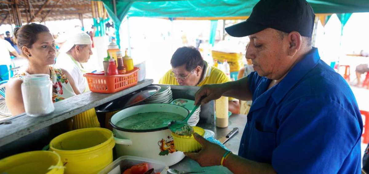 Richard Delgado ha vendido ceviche de pinchagua durante 13 a&ntilde;os. En su quiosco, ubicado en Playita M&iacute;a, expende 200 platos diarios aproximadamente.
