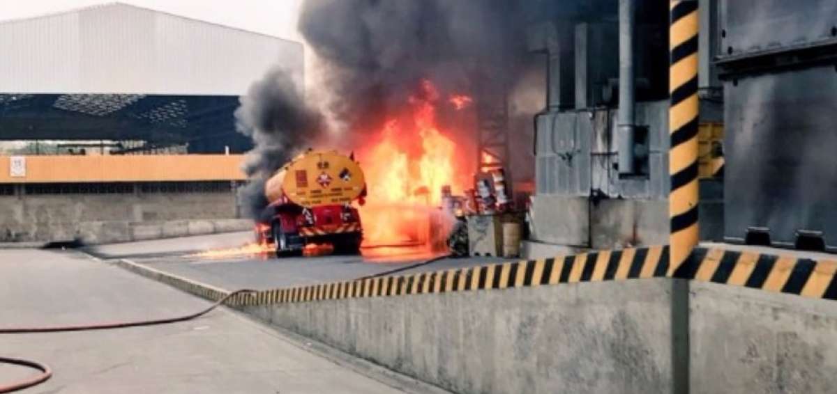 Tanquero se incendi&oacute; en f&aacute;brica de la v&iacute;a a Daule