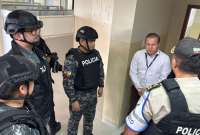 Policía toma control del tránsito en Manta tras intervención a la Agencia Municipal