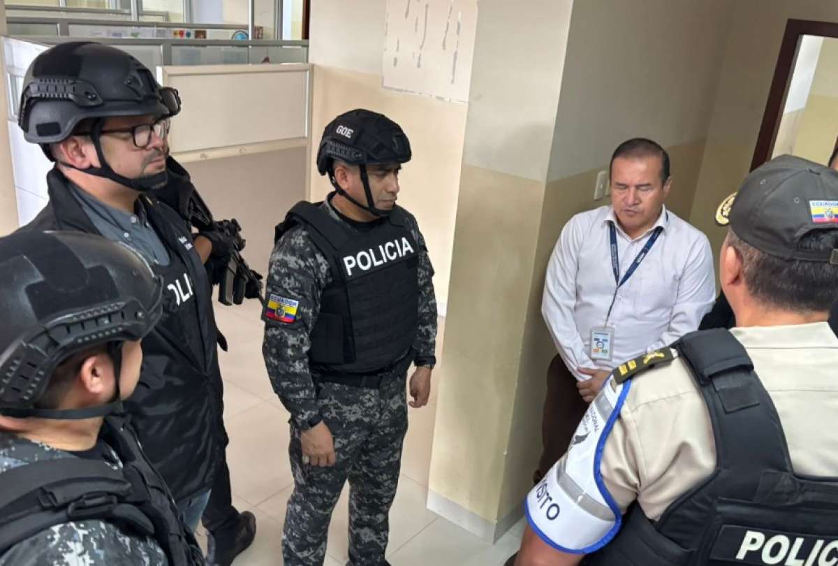 Policía toma control del tránsito en Manta tras intervención a la Agencia Municipal