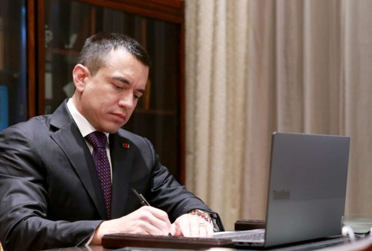 Noboa reforma reglamento de contrataci&oacute;n p&uacute;blica mediante Decreto 356