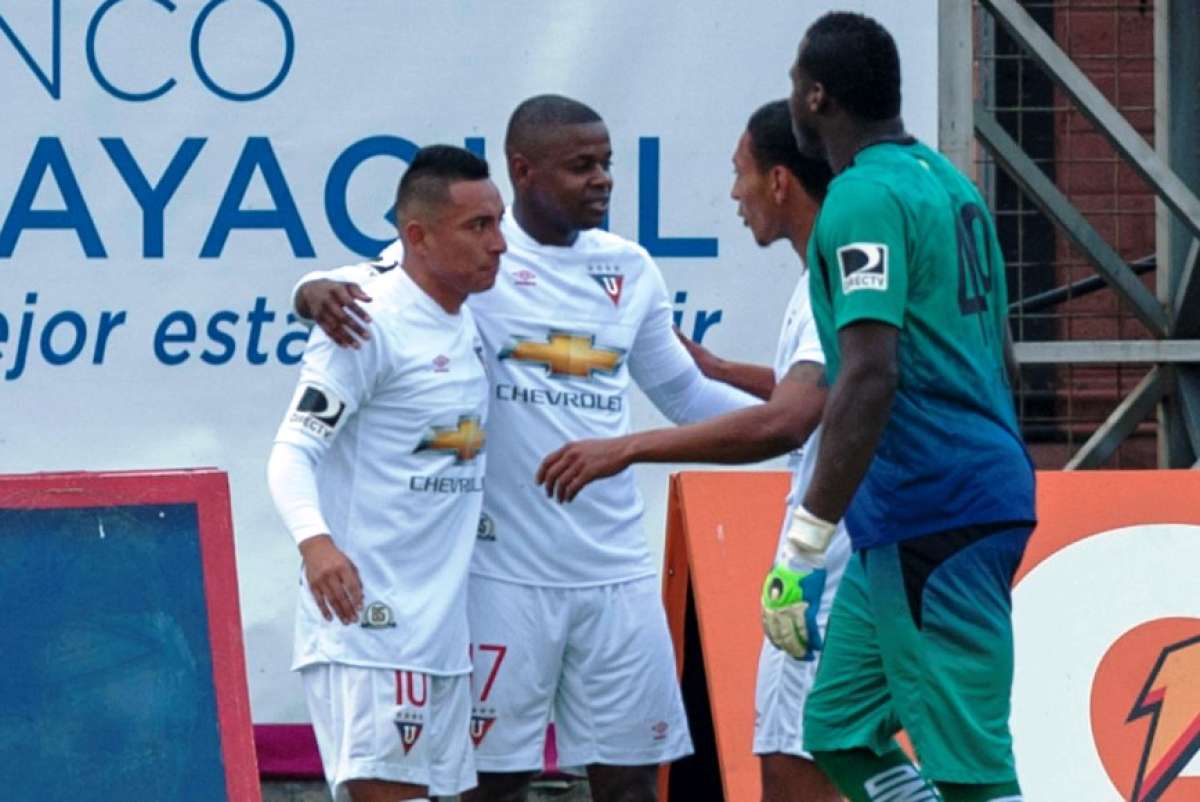Mina marc&oacute; un doblete en la victoria alba 3-1 sobre Independiente. Foto: Miguel Jim&eacute;nez / El Tel&eacute;grafo