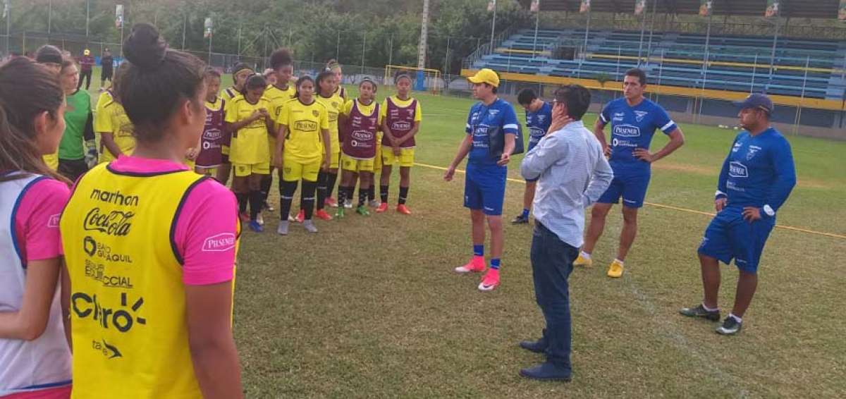 Selecci&oacute;n de Ecuador entrenando para el torneo.