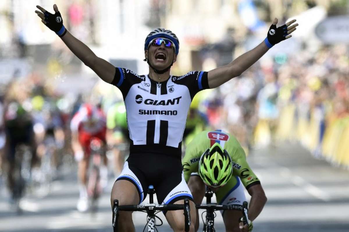 Es el segundo a&ntilde;o consecutivo que el ciclista es l&iacute;der de la primera etapa. Foto: AFP