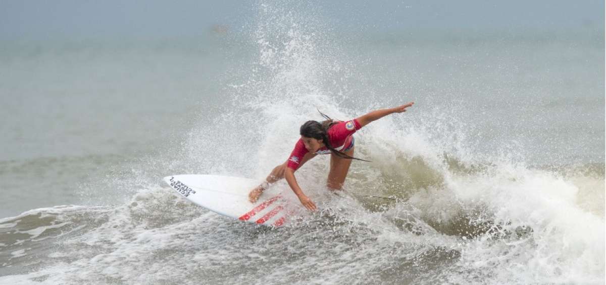 El surf es la esencia de la vida para Dominic Barona, la cultora con mayor nivel del pa&iacute;s en esta disciplina y parte del Plan de Alto Rendimiento. 