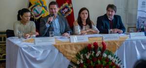 Autoridades del Cabildo durante rueda de prensa.